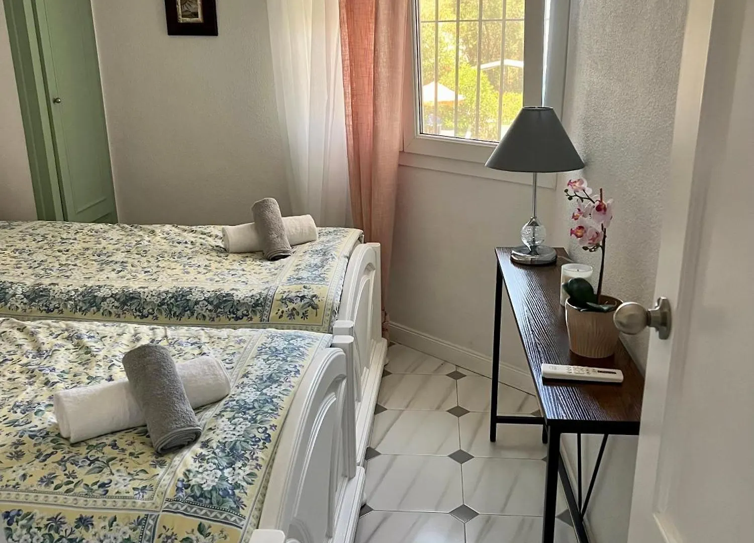La Muneca Mijas 0*,  İspanya